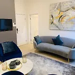 Be Lounge Luxury Apartments