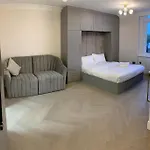 Be Lounge Luxury Apartments