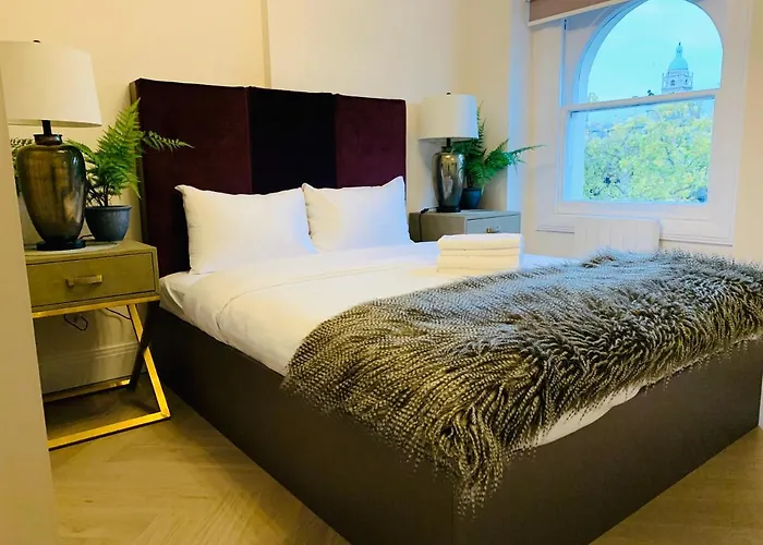Be Lounge Luxury Apartments